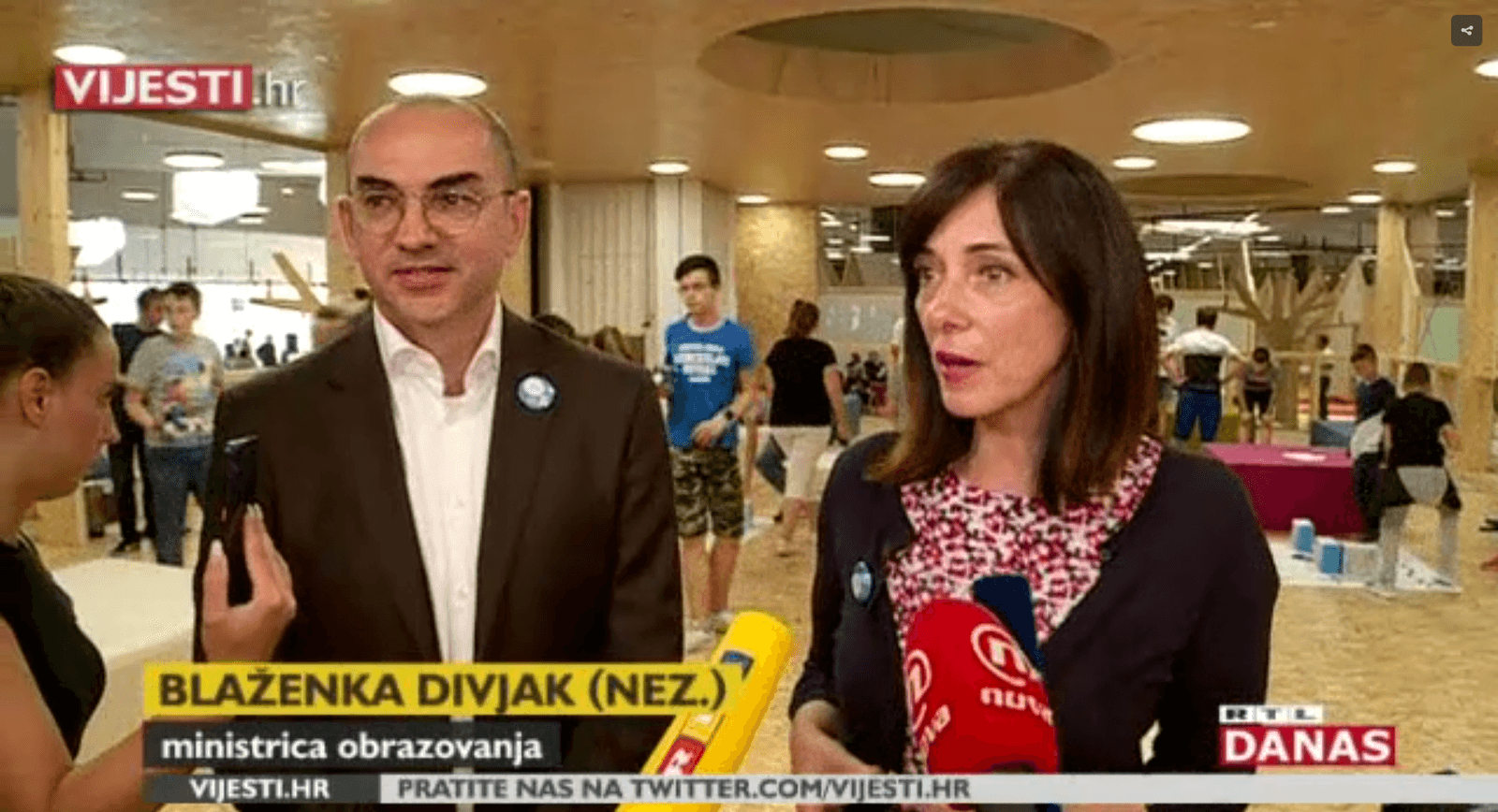 Ministrica Divjak obišla natjecanje učenika u robotici i programiranju